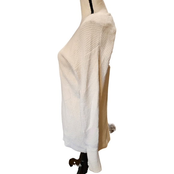 Express Cream Sweater - Picture 4 of 8